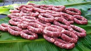 FAIRE DES SAUCISSES MAISON 🌴 MAKE HOMEMADE SAUSAGES [upl. by Azitram]